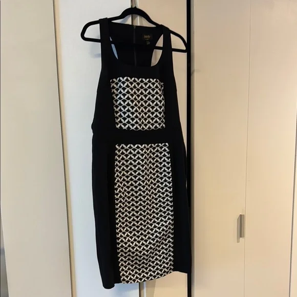 knee length dresses for ladies LAUNDRY BY SHELLI SEGAL CROCHET MIDI DRESS